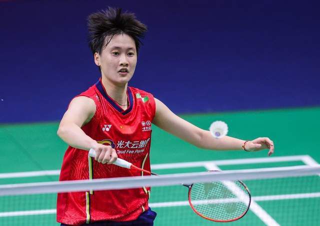 女教师在教室光着被调教